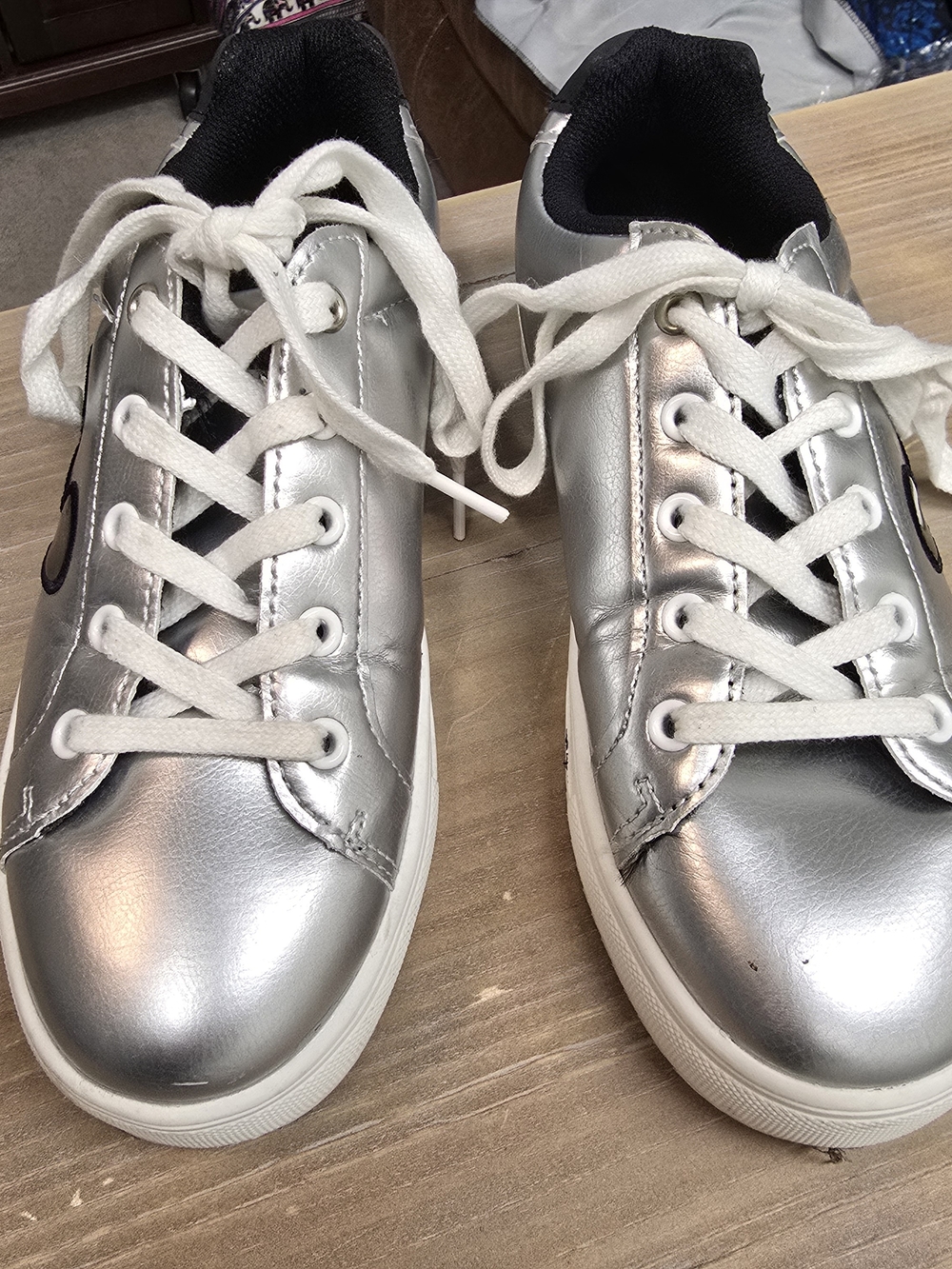 KIDS Metallic Silver Low-Top Sneakers Size 3- Stylish Comfort